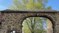 Hoftor im Frühling