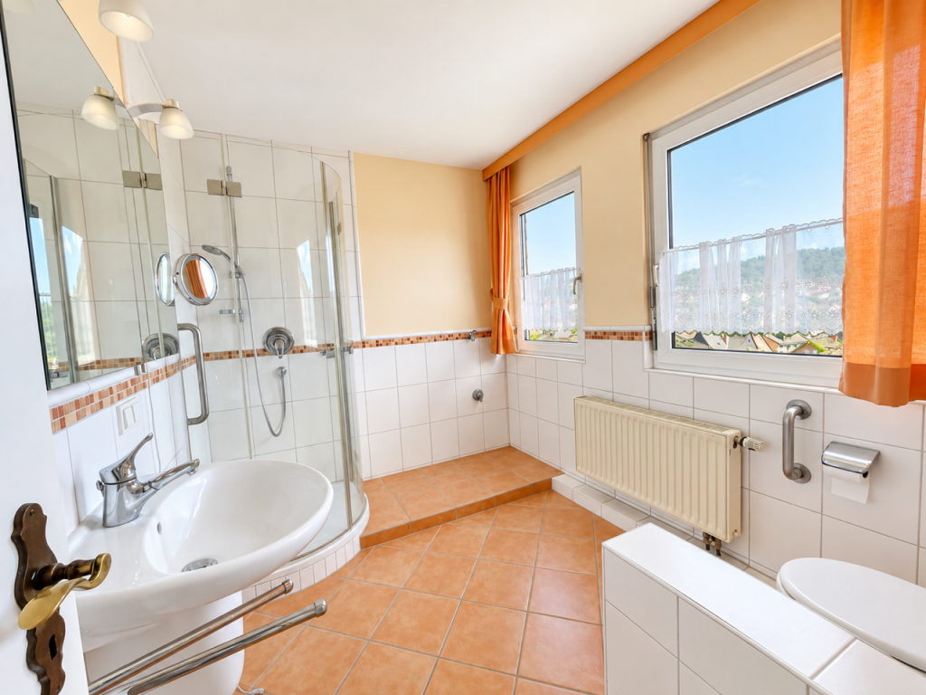 Badezimmer im DG